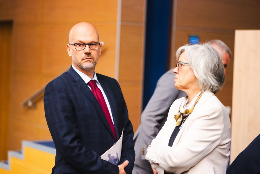 Sympozjum legislacyjne „Otoczenie prawne wykonywania...