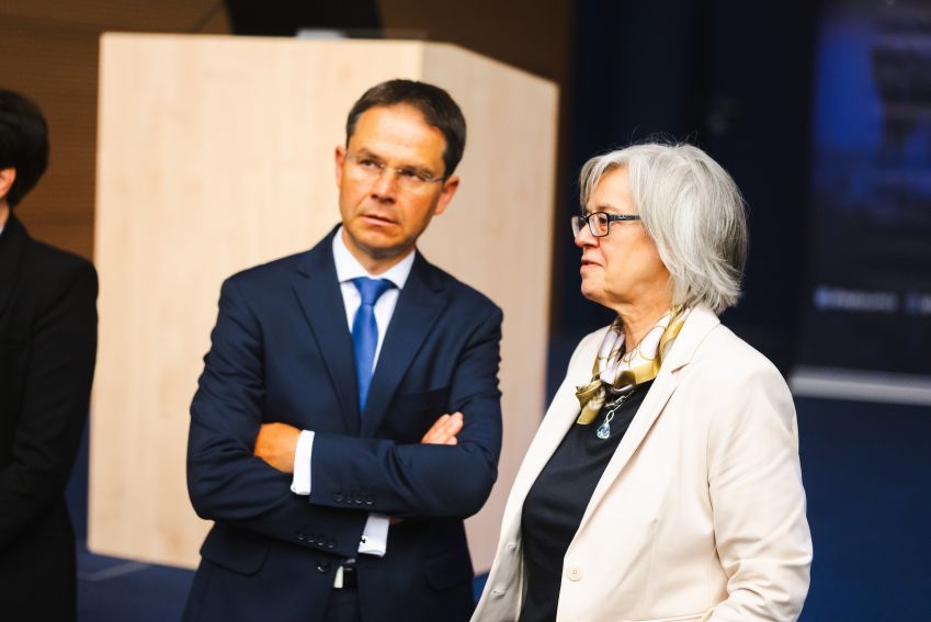 Sympozjum legislacyjne „Otoczenie prawne wykonywania...