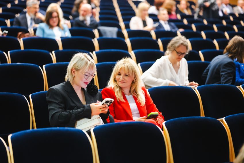 Sympozjum legislacyjne „Otoczenie prawne wykonywania...