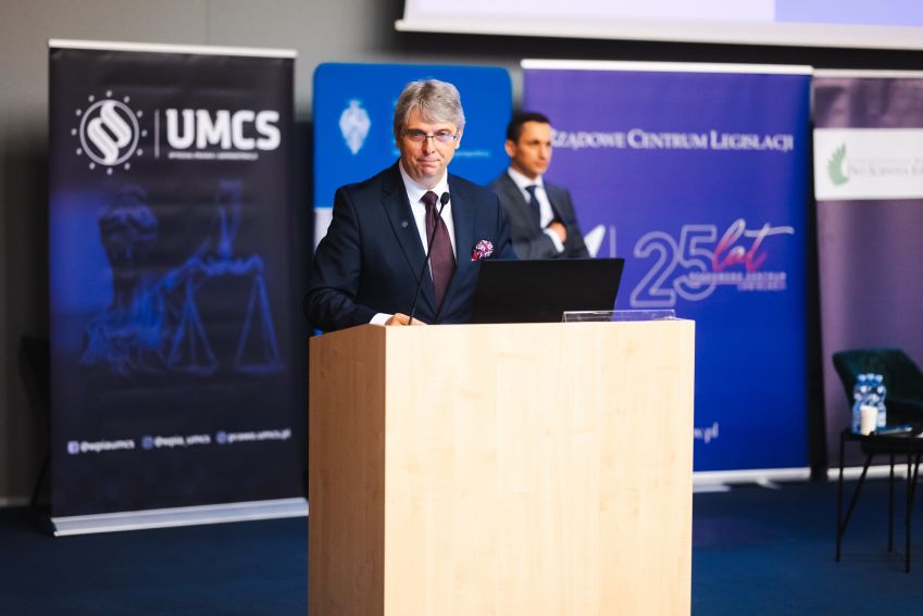 Sympozjum legislacyjne „Otoczenie prawne wykonywania...