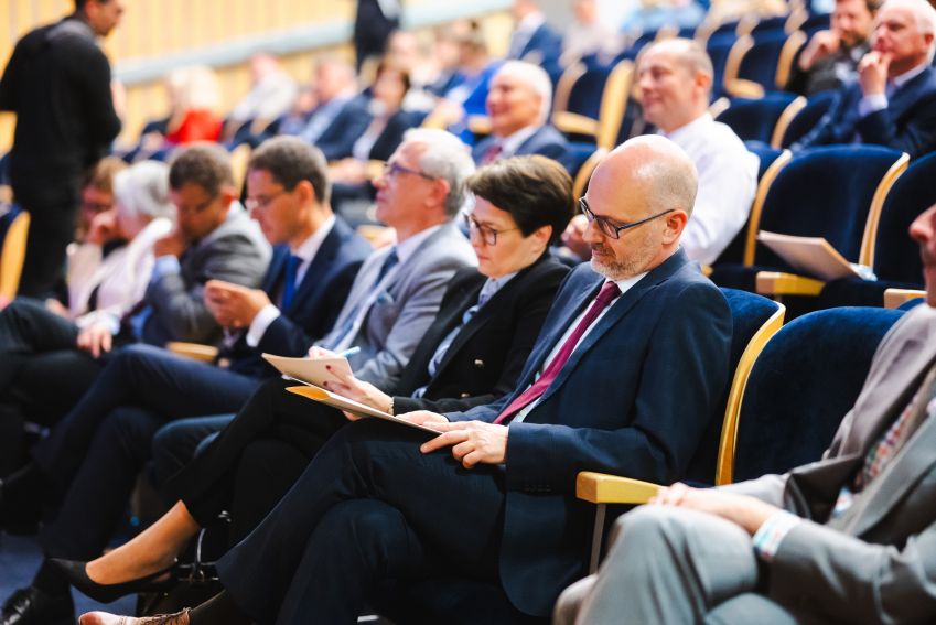 Sympozjum legislacyjne „Otoczenie prawne wykonywania...