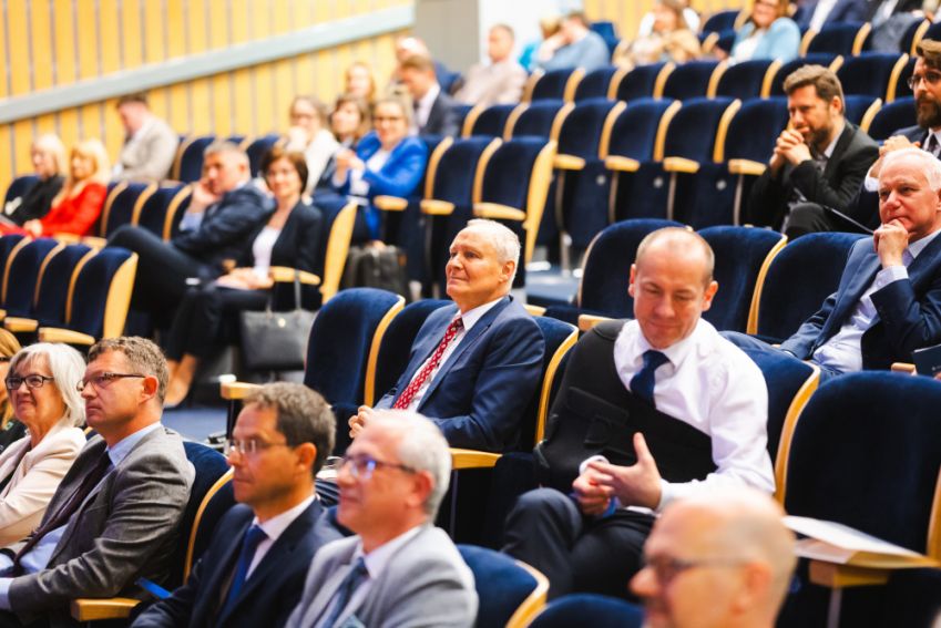 Sympozjum legislacyjne „Otoczenie prawne wykonywania...