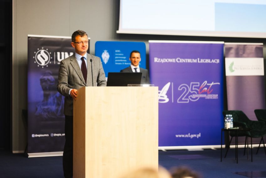Sympozjum legislacyjne „Otoczenie prawne wykonywania...