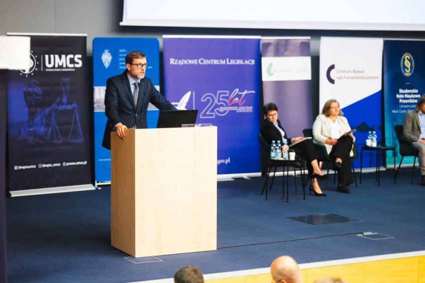 Sympozjum legislacyjne „Otoczenie prawne wykonywania...