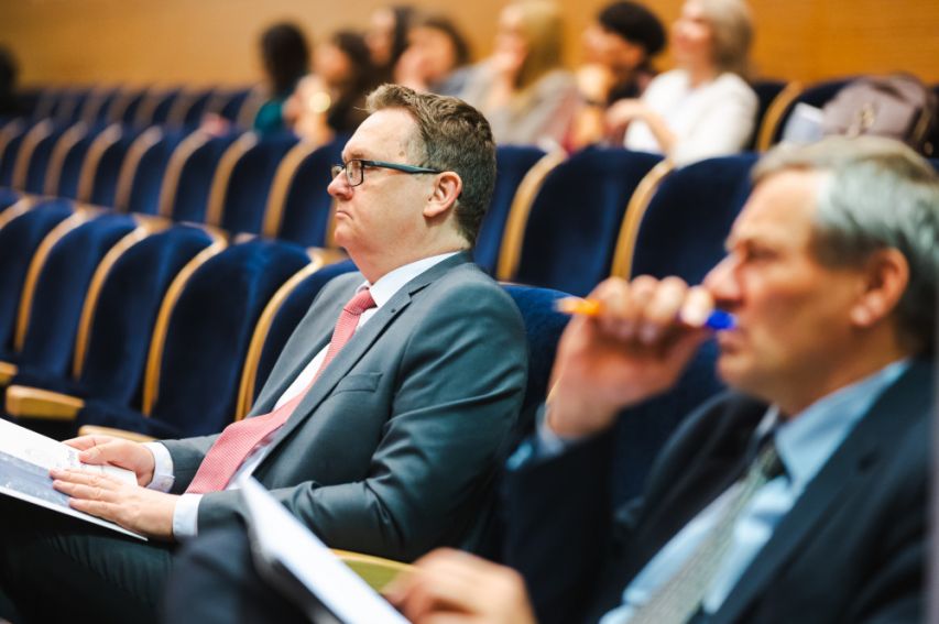 Sympozjum legislacyjne „Otoczenie prawne wykonywania...