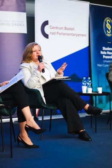 Sympozjum legislacyjne „Otoczenie prawne wykonywania...