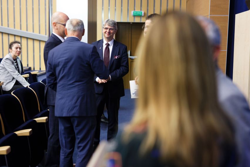 Sympozjum legislacyjne „Otoczenie prawne wykonywania...