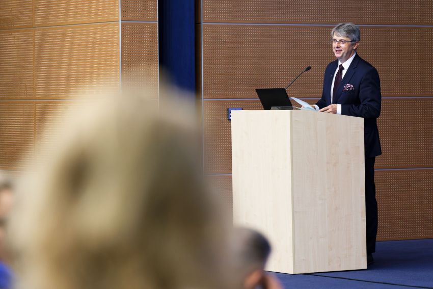 Sympozjum legislacyjne „Otoczenie prawne wykonywania...