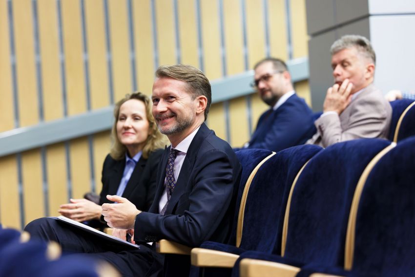 Sympozjum legislacyjne „Otoczenie prawne wykonywania...