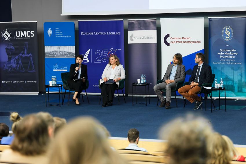 Sympozjum legislacyjne „Otoczenie prawne wykonywania...