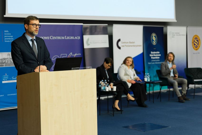 Sympozjum legislacyjne „Otoczenie prawne wykonywania...