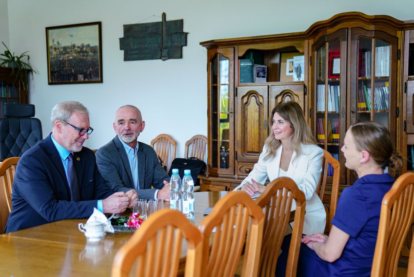 Podpisanie porozumień o współpracy ze szkołami 