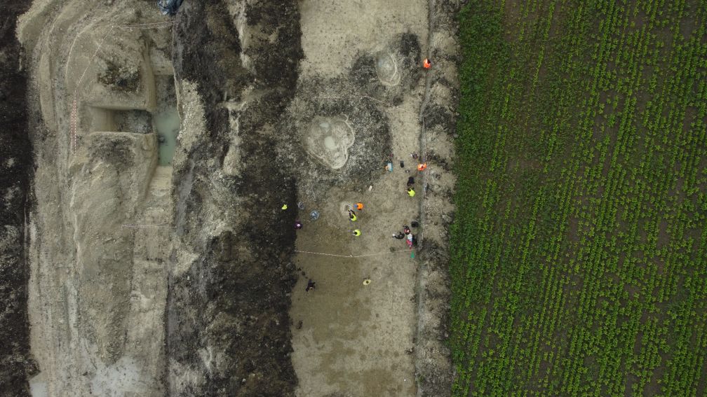 Prace archeologiczne na stanowisku w Łabuniach - odkrycie...