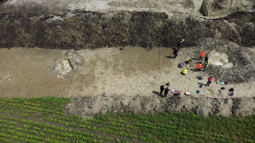 Prace archeologiczne na stanowisku w Łabuniach - odkrycie...