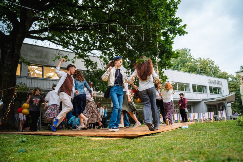 Potańcówka pod Dębem – Sobótki w Chatce Żaka
