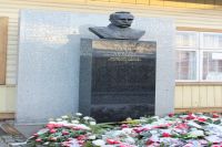IH_KMH_rajd pomnik popiersie Piłsudski.JPG