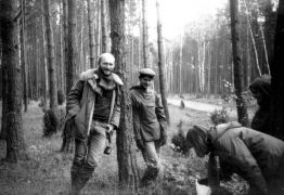 27. Włodzimierz Wojdat (po lewej). Serpelice, 1980 r..jpg