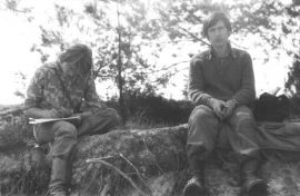 29. Krzysztof Garbacz (po prawej). 1980 r., okolice Opola...