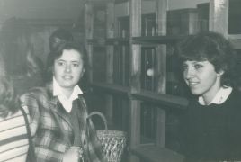 39. Joanna Podgórska-Czopek (po lewej), 1982 r. (ok.).jpg