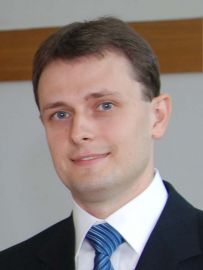 dr Adam Bujak