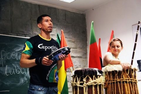 Encontro: "Eu Sou Capoeira - música, dança, luta"