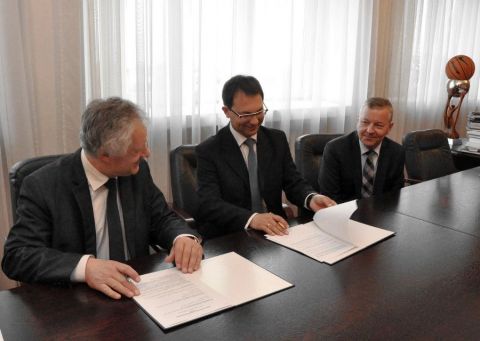 Podpisanie umowy między UMCS a Fabryką Kabli Elpar Sp. z...