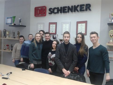 Studenci w DS Schenker