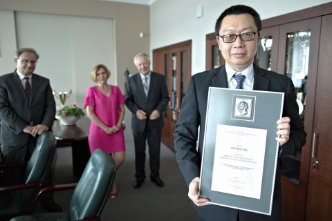 Medal Amicis Universitatis dla Pana Yeh-Shin Chu