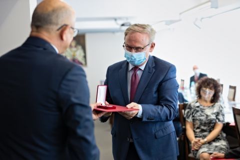  Prof. Marek Pietraś receives  the City of Lublin Medal...