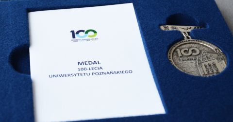 Naukowcy WPiD uhonorowani Medalami 100-lecia Uniwersytetu...