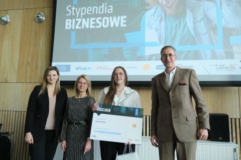 Studentka Wydziału Filologicznego ze "Stypendium...