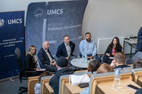 Debata o internetowym hejcie w dobie AI