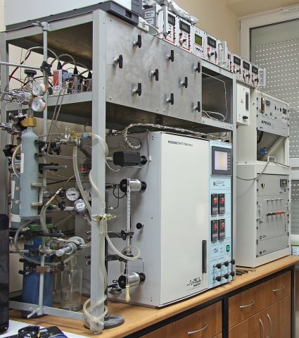 Zdjęcie układu do badania katalizatorów metodą SSITKA