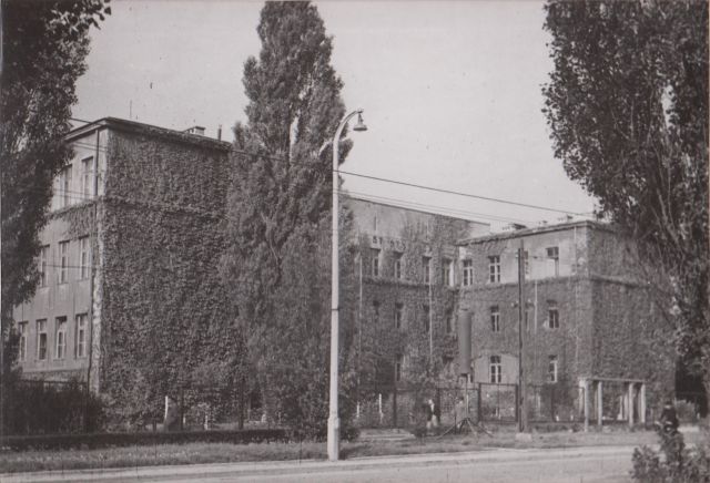 Budynek Gimnazjum im. Staszica, w którym przez kilka pierwszych lat znajdowała się siedziba UMCS. Fot. NN. Źródło: Archiwum UMCS