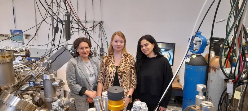 dr Weronika Sofińska-Chmiel, dr Marta Goliszek i mgr Olga Psaki w Laboratorium Analitycznym w Instytucie Nauk Chemicznych Wydziału Chemii UMCS.jpg